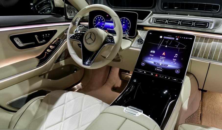 Mercedes Nya Lyxbjasse Med Komfortlage Och V12 Motor Mercedes Nya Lyxbjasse Med Komfortlage Och V12 Motor