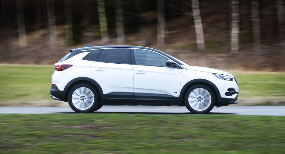 Laddhybridversionen av Grandland X finns med antingen en eller två elmotorer. Det senare innebär fyrhjulsdrift.