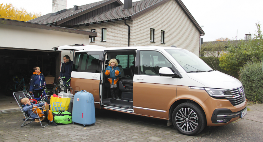 Om hela familjen och mängder av last ska fraktas, då är Volkswagen Multivan rätta valet – om plånboken räcker till.