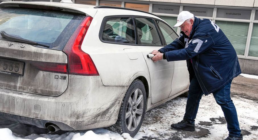 Bakdörrarna på Volvo V90 fryser frekvent fast vid frostgrader.