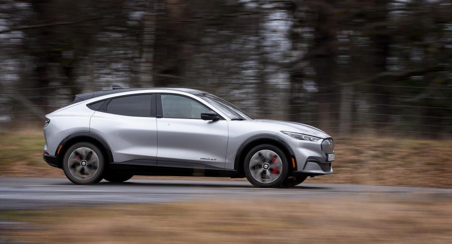 Fords Elsuv Lockar Med Lang Rackvidd Och Tyst Kupe