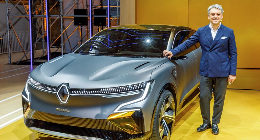 Säkerheten går först, menar Renaults vd Luca de Meo. Här på Renault eWays press conference år 2020.