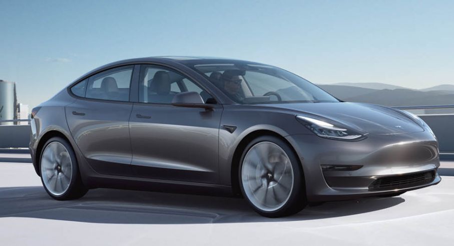 Tesla Model 3 får lägre – mer utrustning | Vi