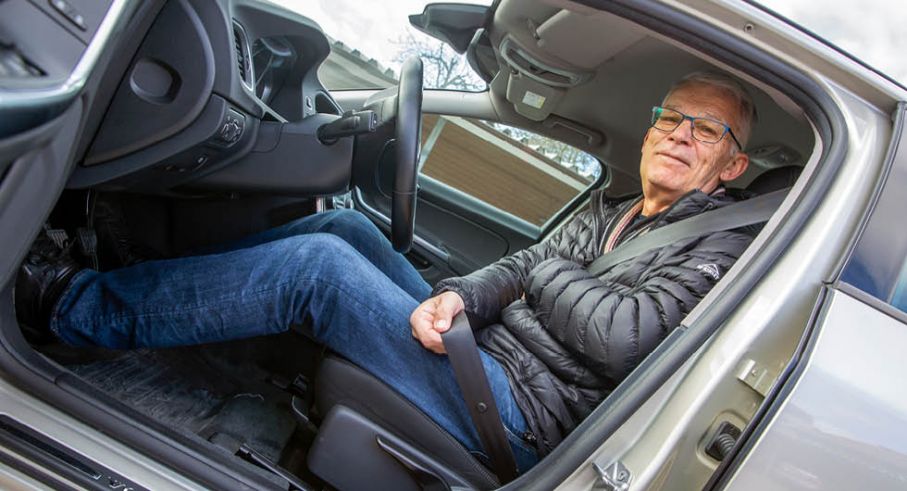 – Jag blev förvånad. Jag trodde att de skulle sätta dit en ny bältessträckare men de satte dit ett litet metallbleck i stället, säger V60-ägaren Roger Persson.