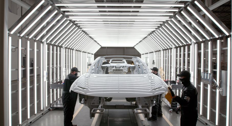 En Lucid Air under tillverkning i Arizona. Foto: Lucid