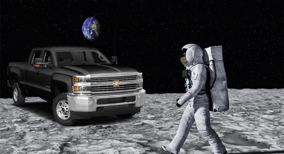 Bilden är ett montage. Månbilen kommer inte vara en Chevrolet Silverado.