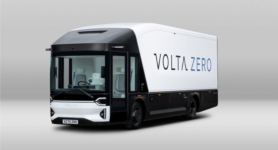Volta Zero har en nedsänkt hytt och stora fönster för att minska risken för olyckor med fotgängare och cyklister.