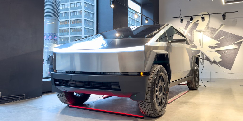 Uppgifter: Tesla överger ambitiöst försäljningsmål