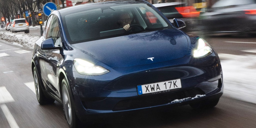 Tesla tillbaka i topp – men Volvo flåsar i nacken