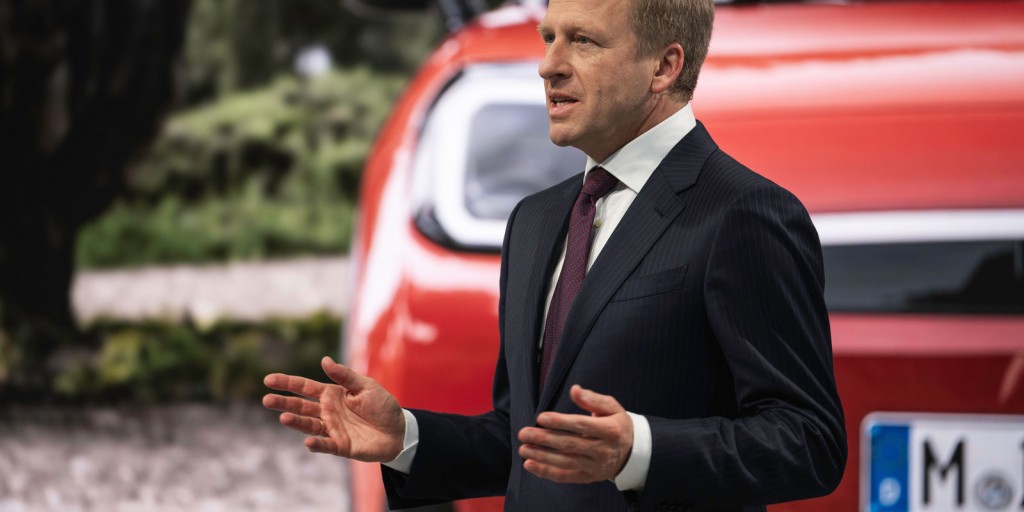 BMW: Förbjuda förbränningsbilar leder till kris