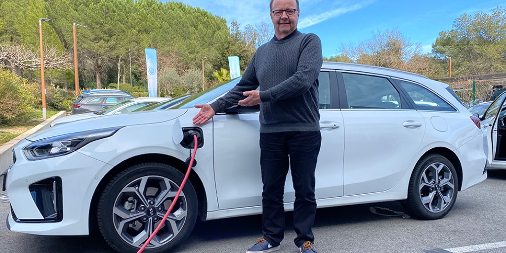 Kia ceed plug outlet in hybrid 2020